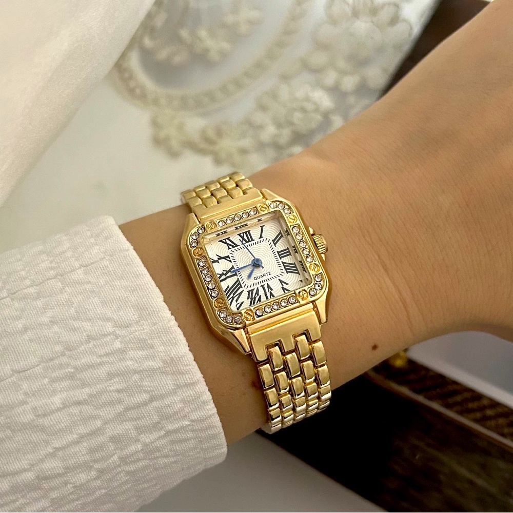 Vintage Gold Panthère-Inspired Watch with Diamond Dial